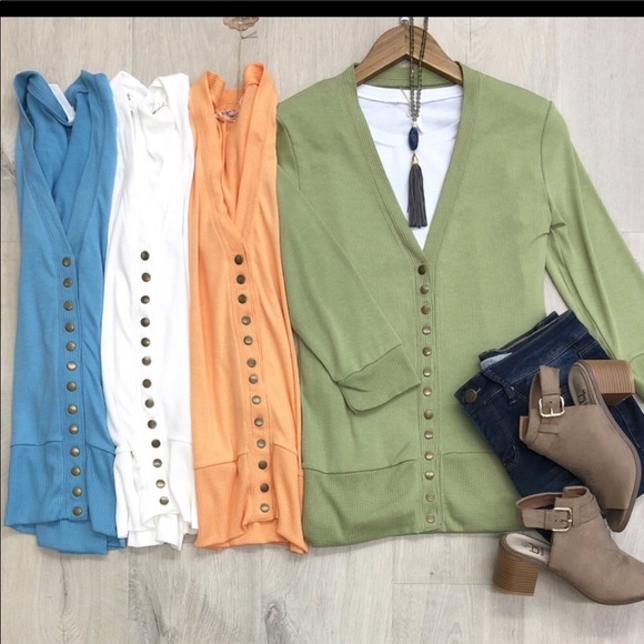 ✨LAST ONE✨Charcoal grey 3/4 sleeves snap cardigan - Picture 2 of 3